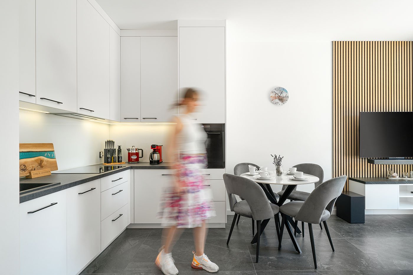 Aneks kuchenny apartamentu w ruchu dnia